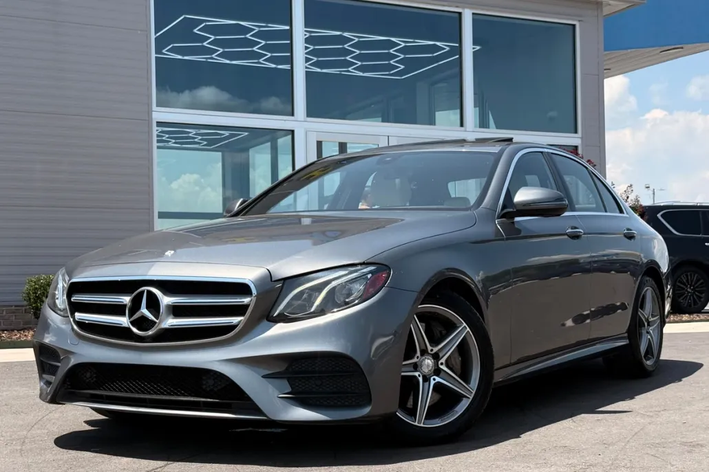 2017 Mercedes Benz E 300 Sedan photo 1