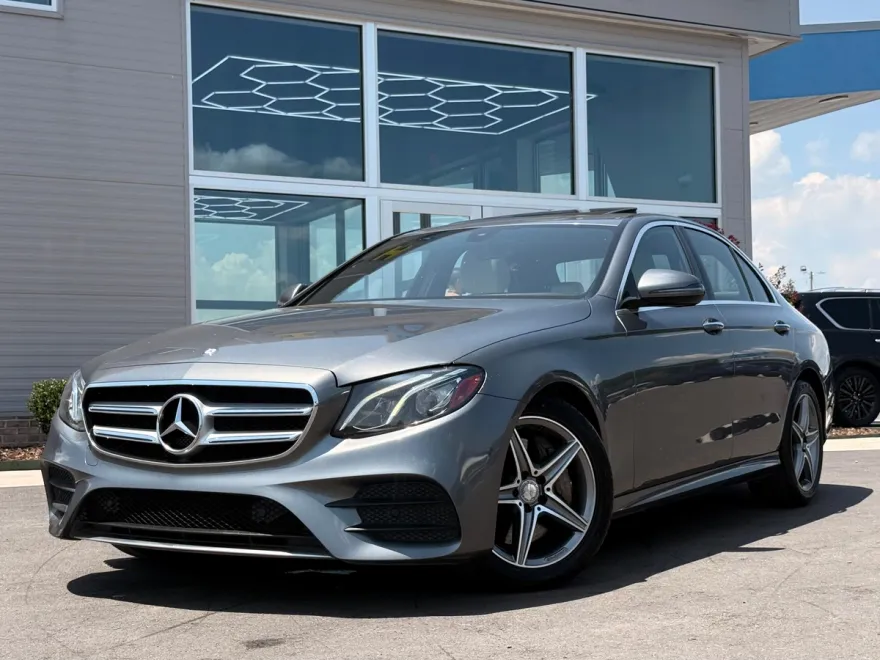 2017 Mercedes Benz E 300 Sedan photo 1