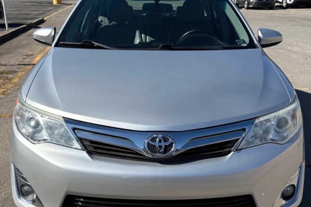 2014 Toyota Camry XLE photo 1
