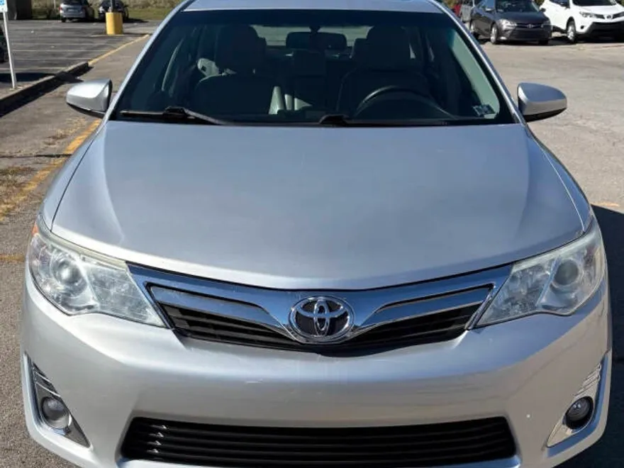 2014 Toyota Camry XLE photo 1