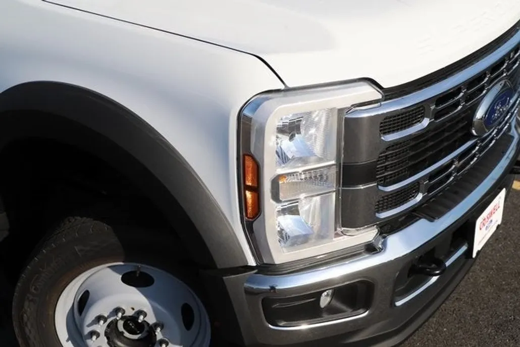 2025 Ford F-550 photo 1