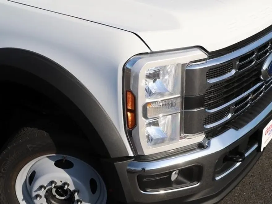 2025 Ford F-550 photo 1