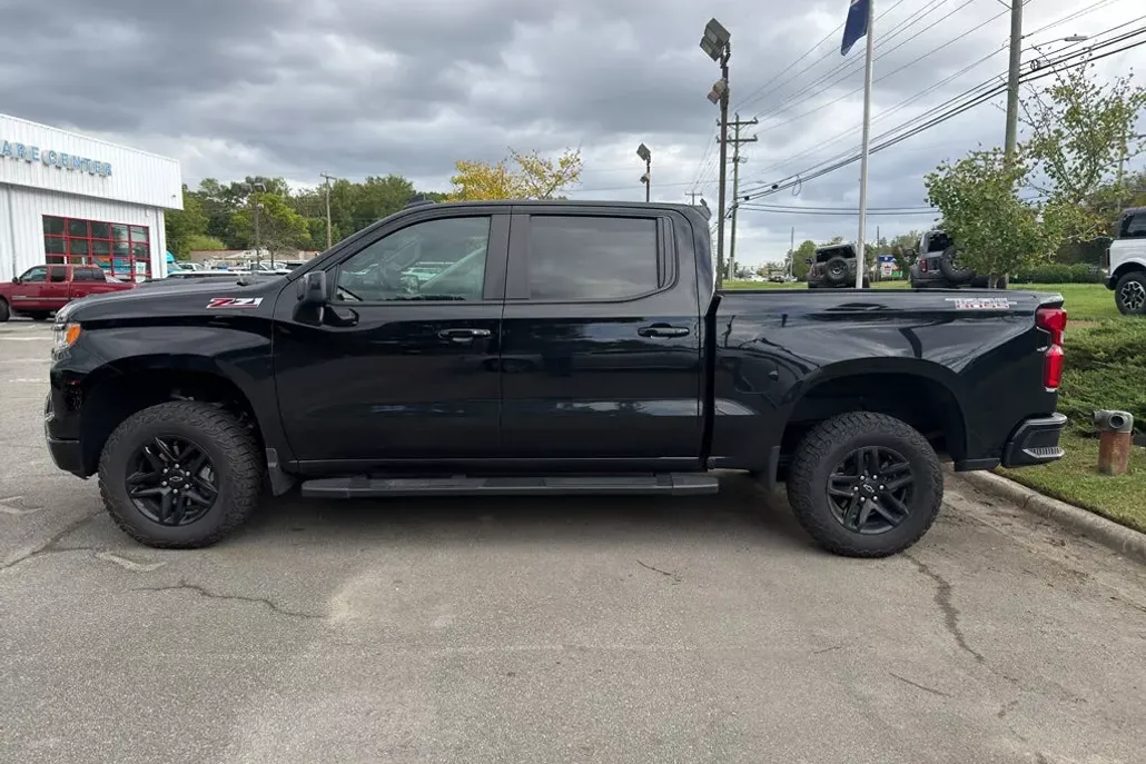 2024 Chevrolet Silverado LT Trail Boss photo 1