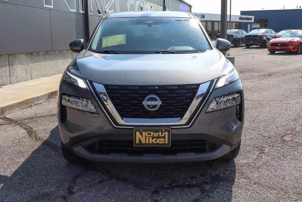 2023 Nissan Rogue SV photo 1