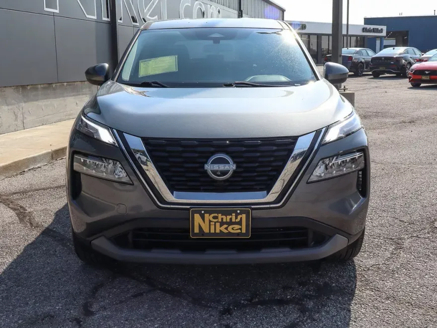 2023 Nissan Rogue SV photo 1