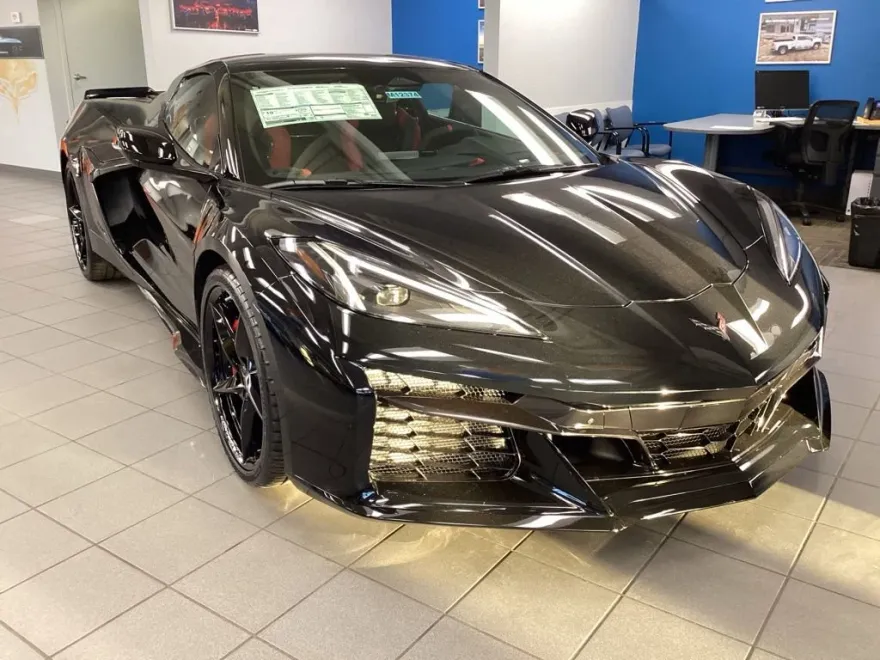2025 Chevrolet Corvette E-Ray 2LZ Convertible photo 1