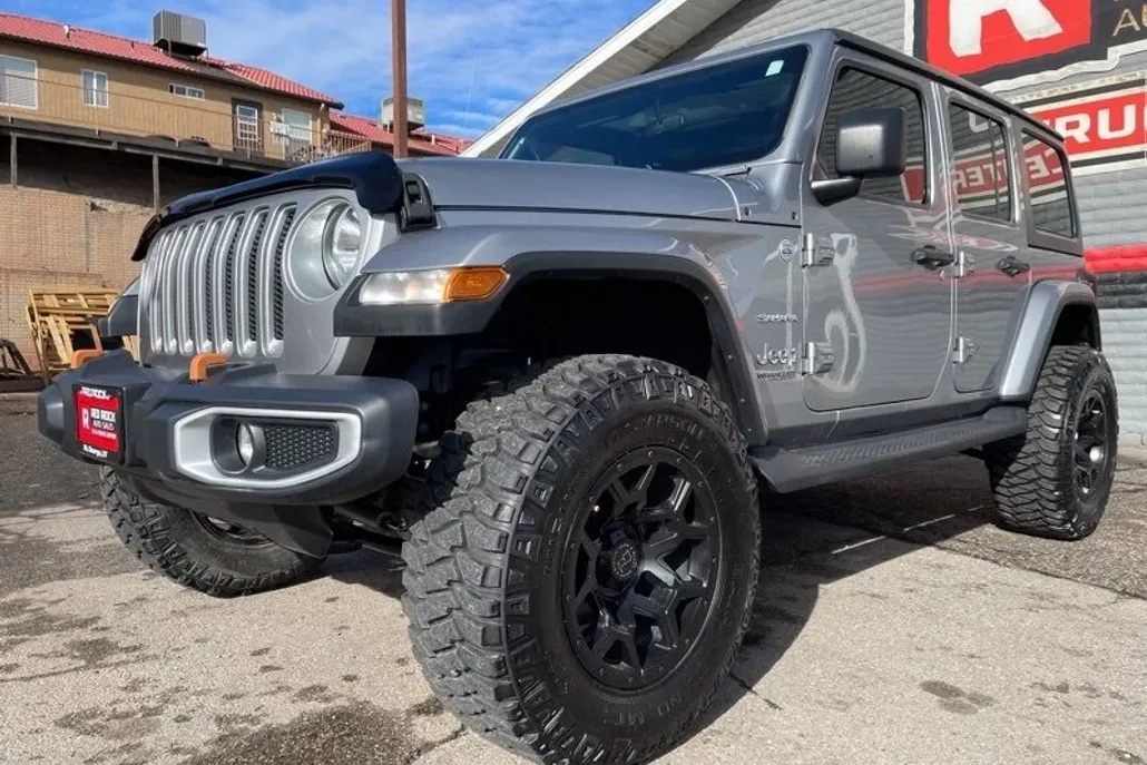 2020 Jeep Wrangler Sahara photo 1