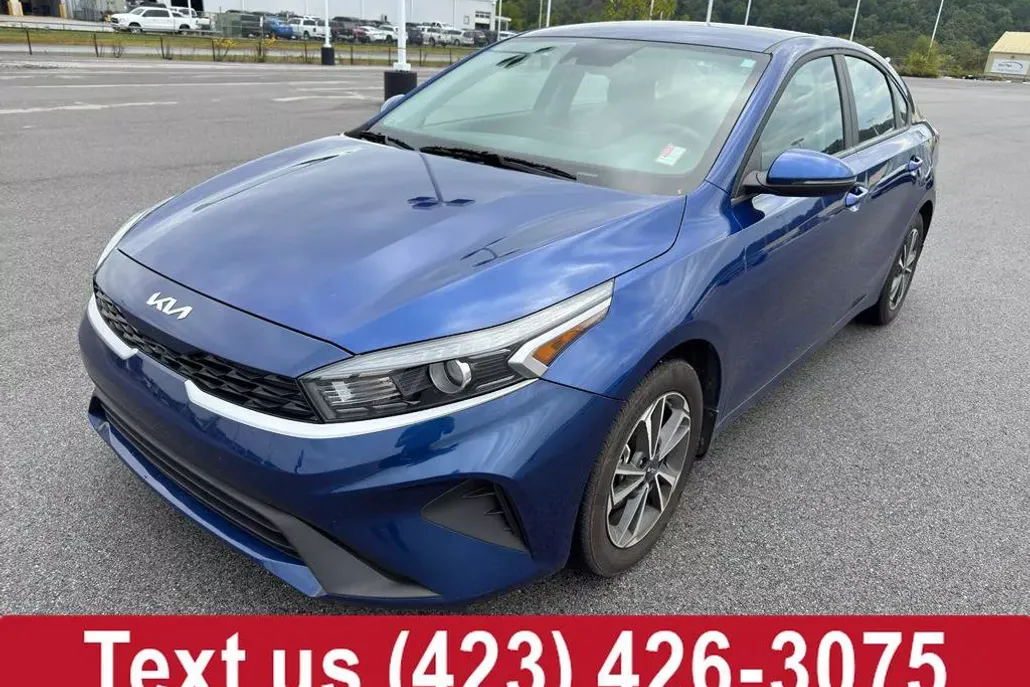2024 Kia Forte LXS photo 1