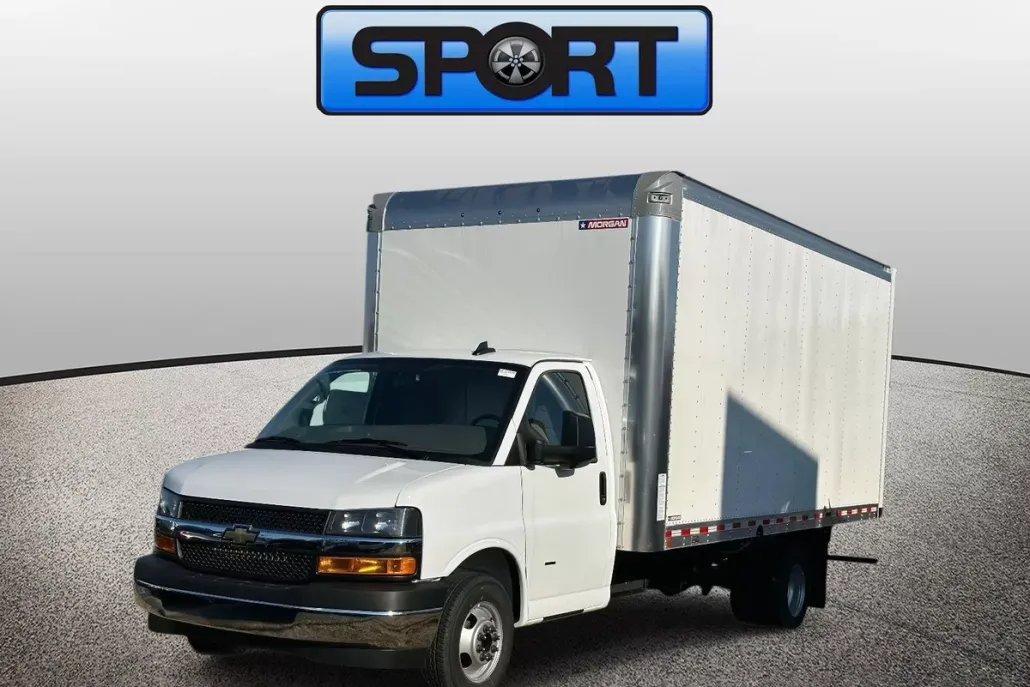 2024 Chevrolet Express Cutaway 3500 photo 1