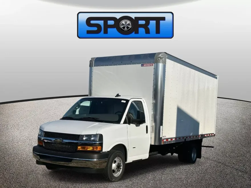 2024 Chevrolet Express Cutaway 3500 photo 1