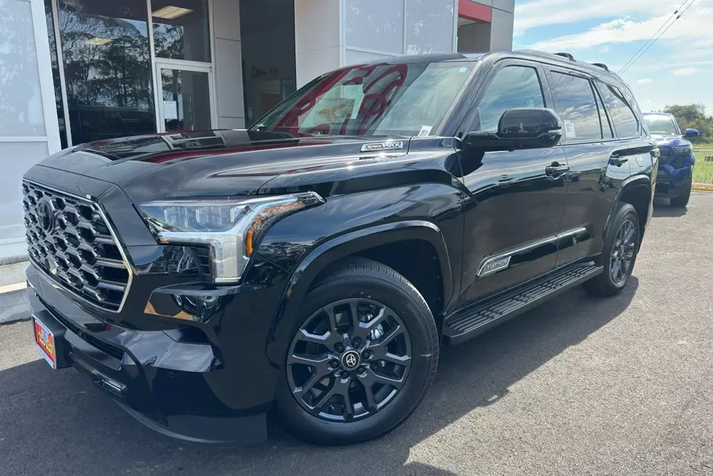 2025 Toyota Sequoia Platinum photo 1