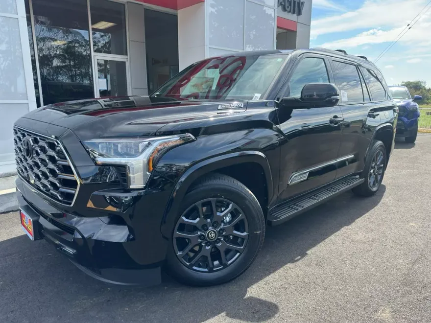 2025 Toyota Sequoia Platinum photo 1