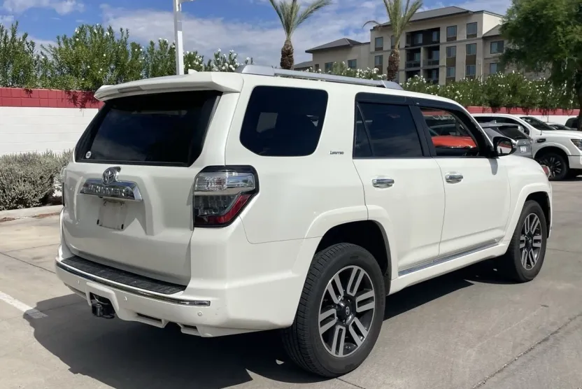 2016 Toyota 4Runner Limited photo 1