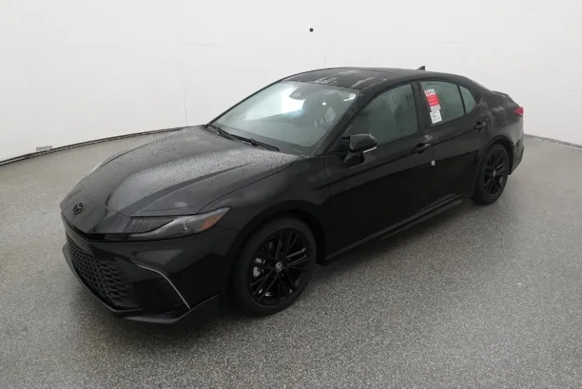 2026 Toyota Camry SE photo 1