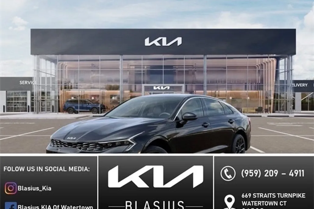 2025 Kia K5 LXS photo 1