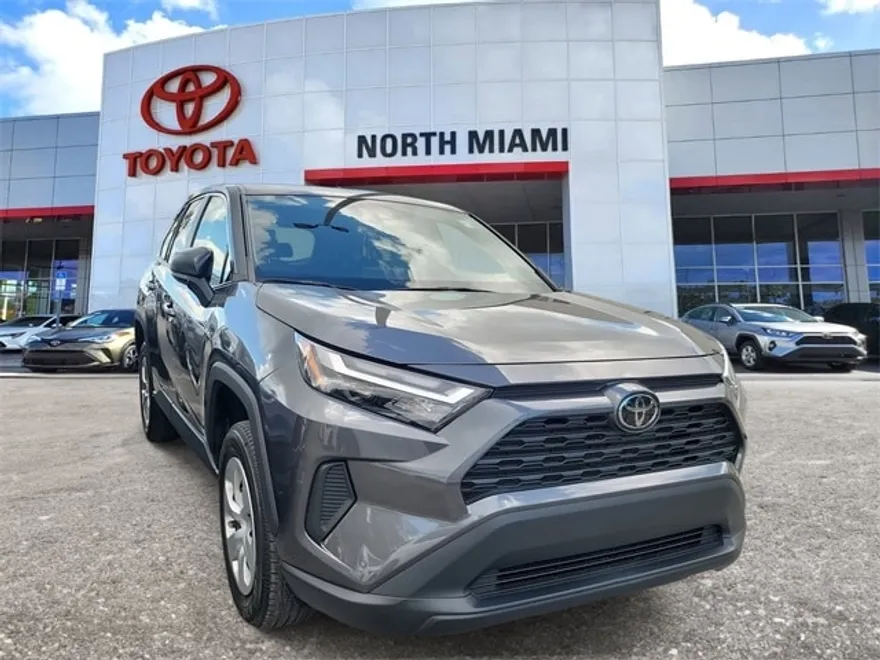 2023 Toyota RAV4 LE photo 1