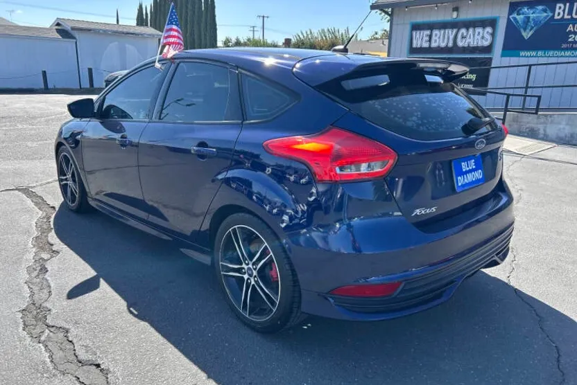 2016 Ford Focus ST photo 1