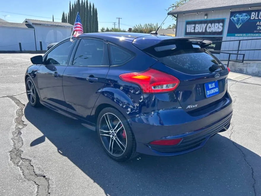 2016 Ford Focus ST photo 1