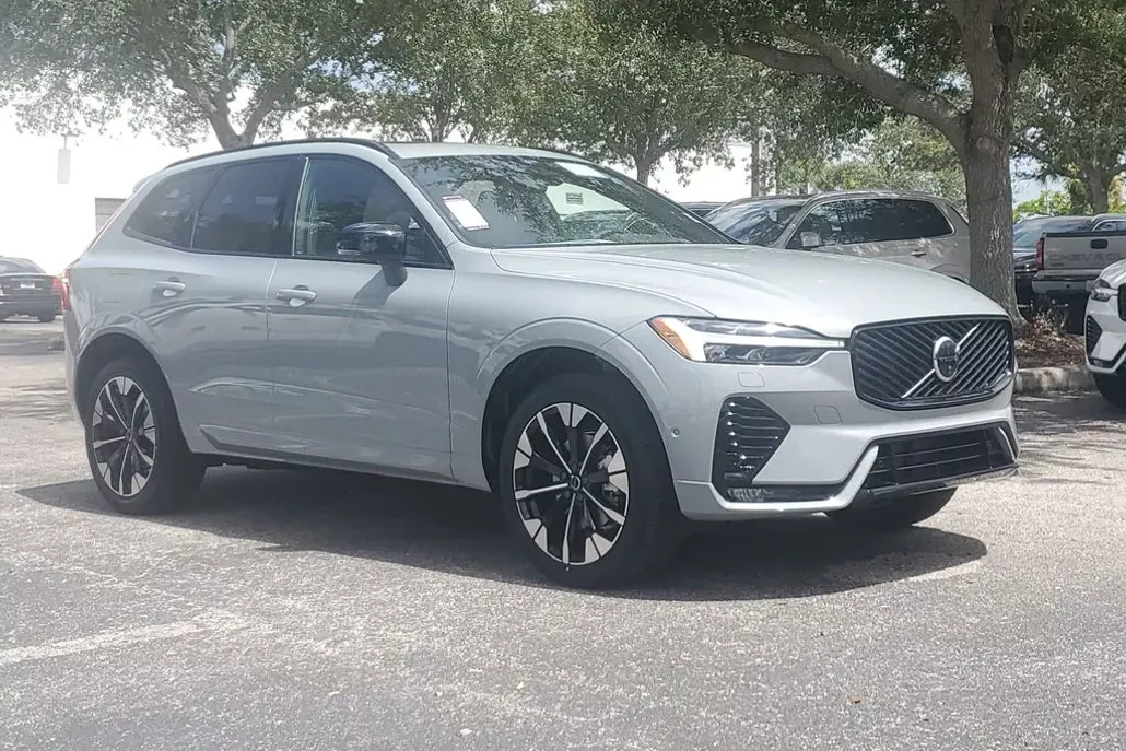 2026 Volvo XC60 B5 Plus photo 1