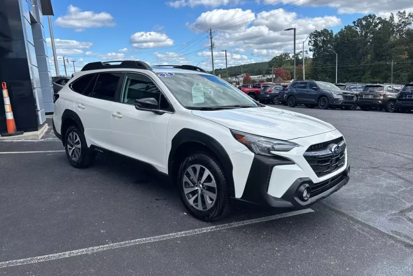 2025 Subaru Outback Premium photo 1