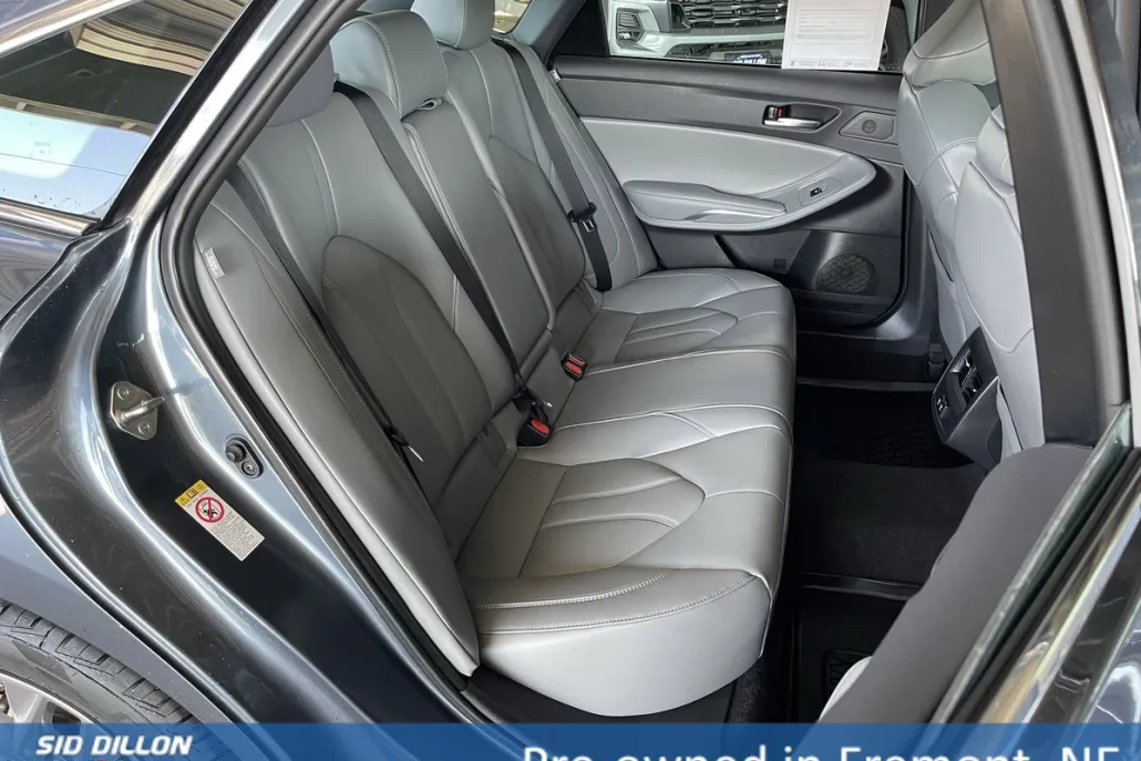 2019 Toyota Avalon XLE photo 1