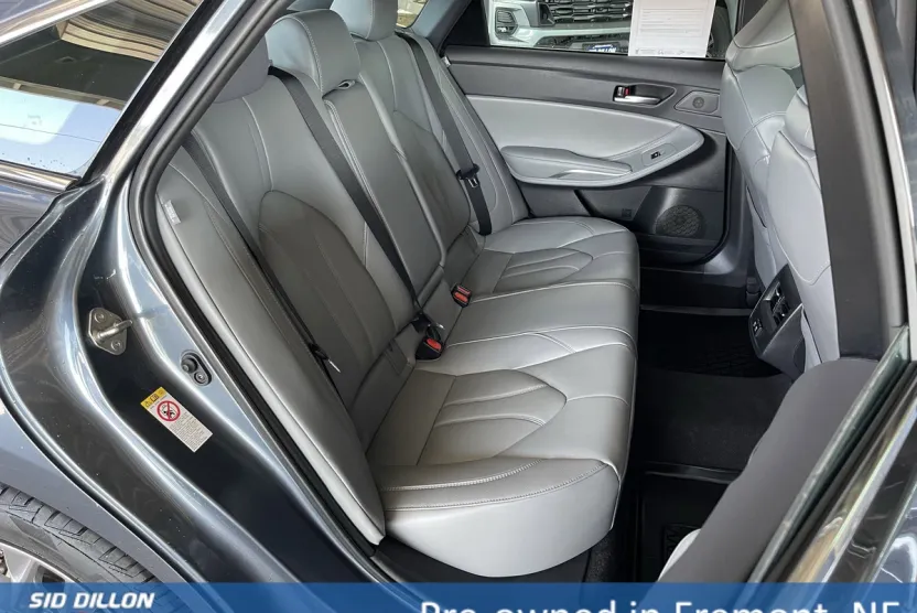 2019 Toyota Avalon XLE photo 1
