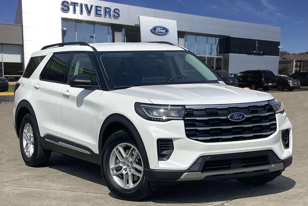 2025 Ford Explorer photo 1