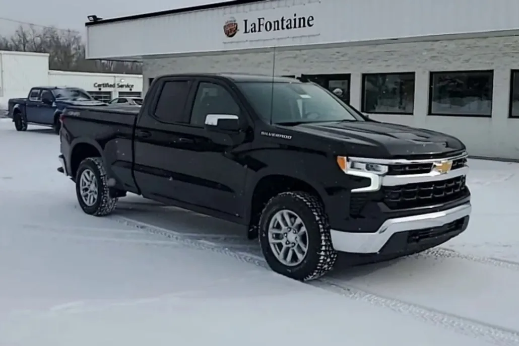 2024 Chevrolet Silverado 1500 LT photo 1