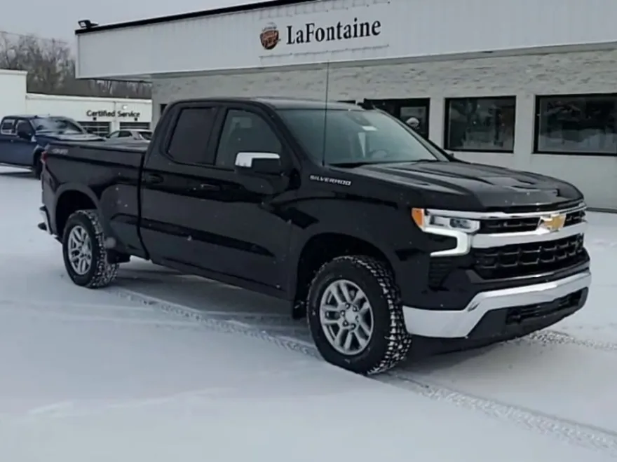 2024 Chevrolet Silverado 1500 LT photo 1