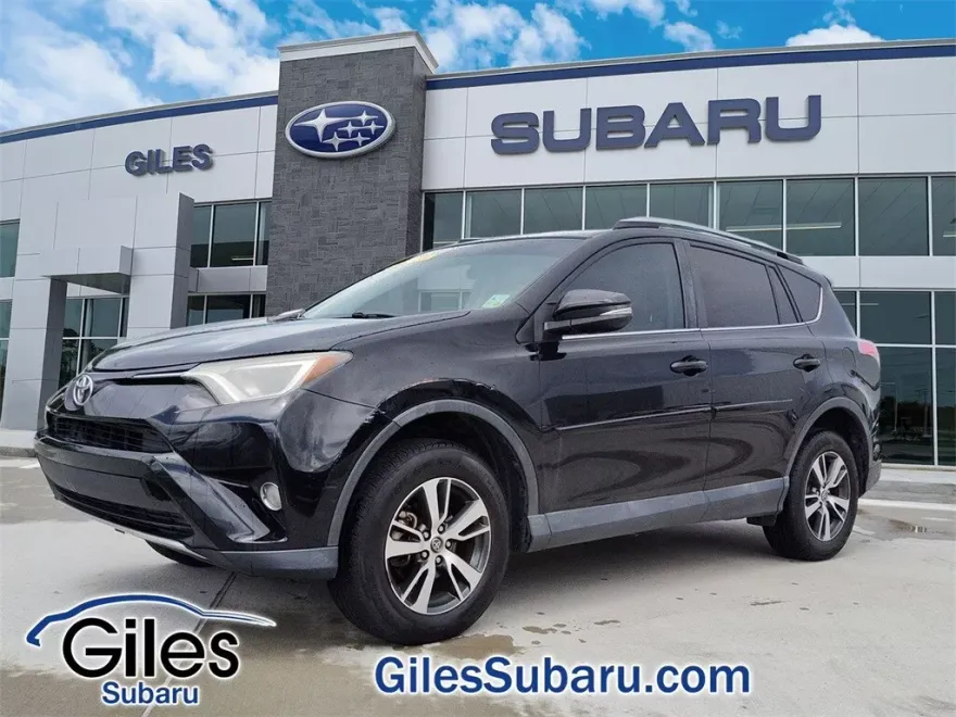2016 Toyota RAV4 XLE photo 1