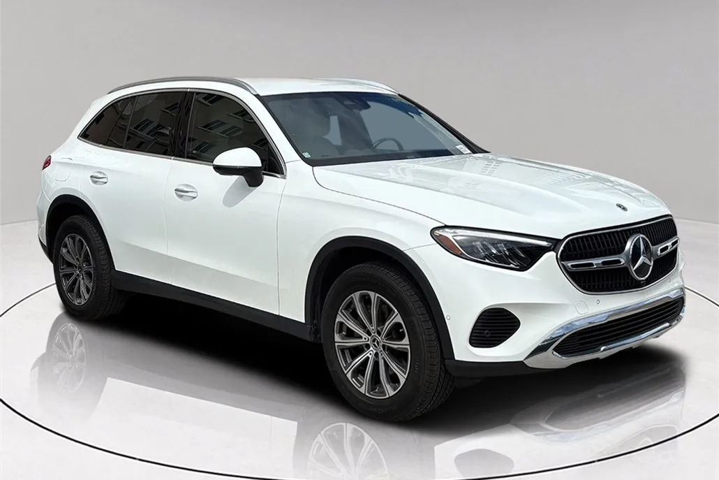 2023 Mercedes Benz GLC 300 photo 1