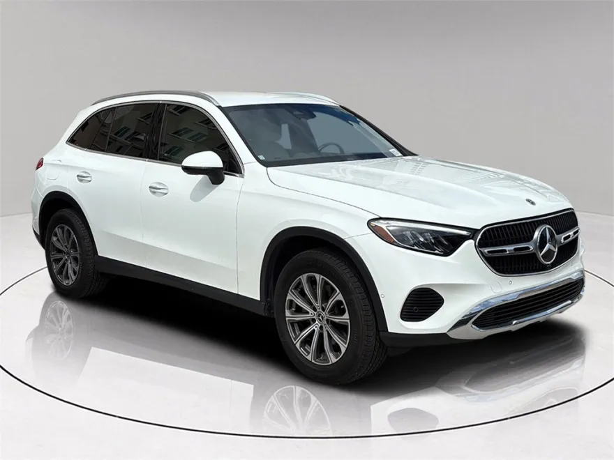 2023 Mercedes Benz GLC 300 photo 1