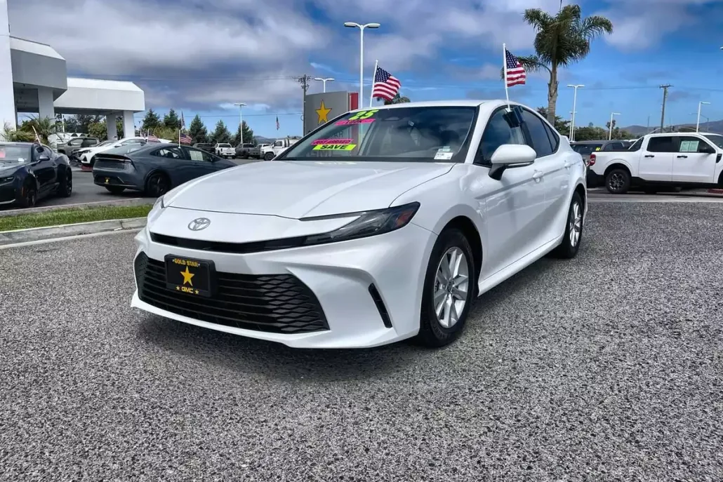 2025 Toyota Camry LE photo 1