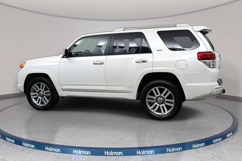 2013 Toyota 4Runner SR5 photo 1