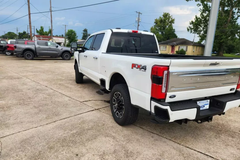 2024 Ford F-250 Platinum photo 1