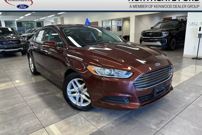 2016 Ford Fusion SE photo 1