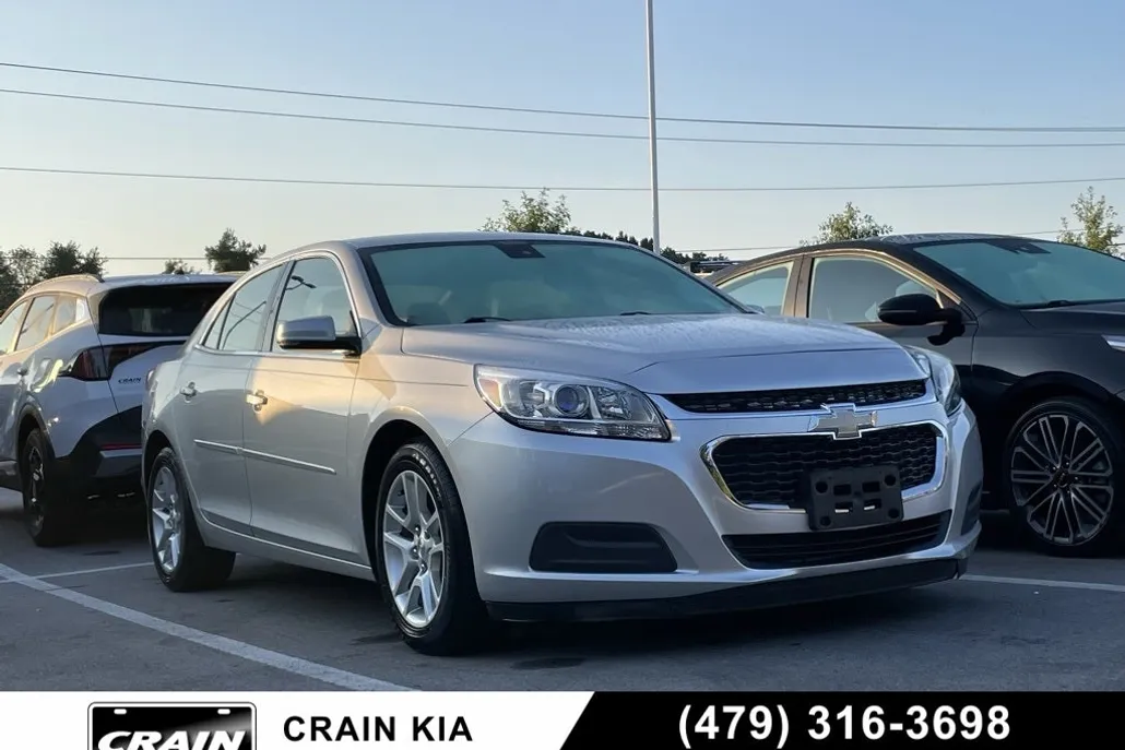 2015 Chevrolet Malibu 1LT photo 1