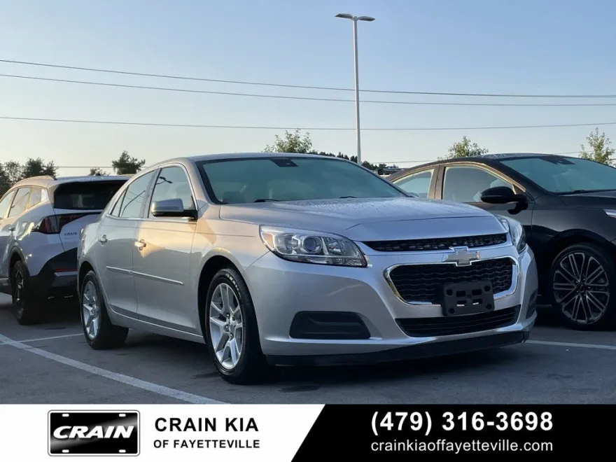 2015 Chevrolet Malibu 1LT photo 1