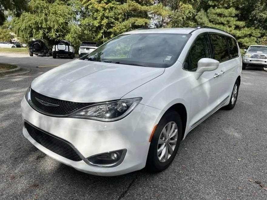2018 Chrysler Pacifica Touring L photo 1