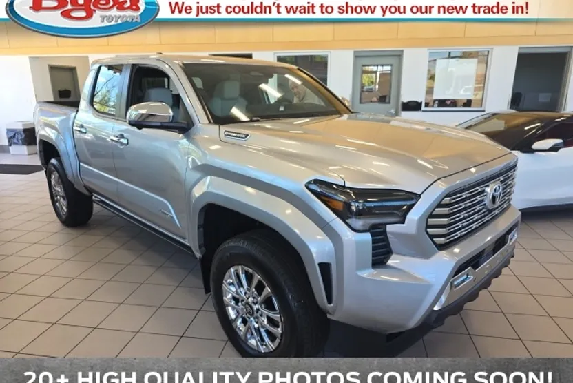 2025 Toyota Tacoma Limited photo 1