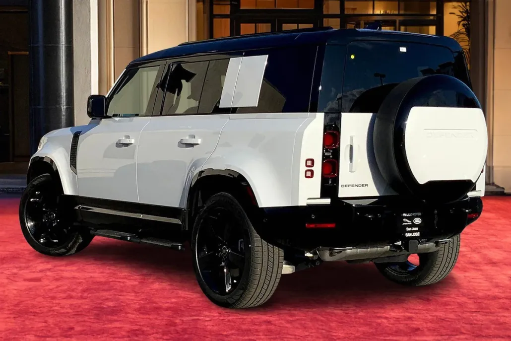 2025 Land Rover Defender 110 X-Dynamic SE photo 1