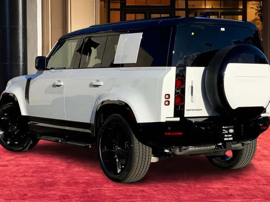 2025 Land Rover Defender 110 X-Dynamic SE photo 1