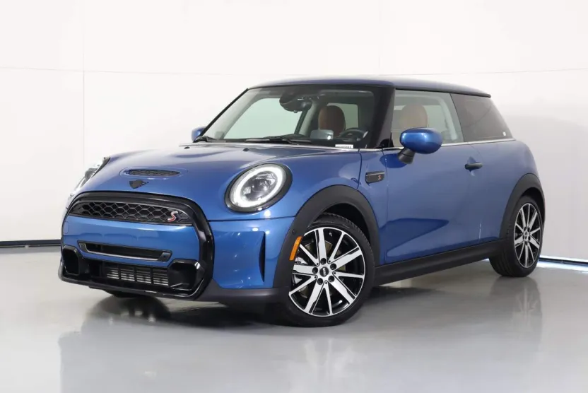 2023 Mini Cooper 2 Door S Hardtop Iconic photo 1