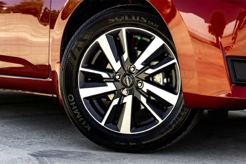 2025 Nissan Versa SV photo 1