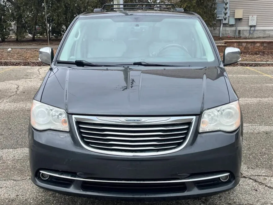2012 Chrysler Town & Country Limited photo 1