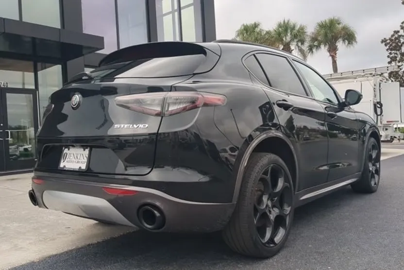 2024 Alfa Romeo Stelvio Ti photo 1
