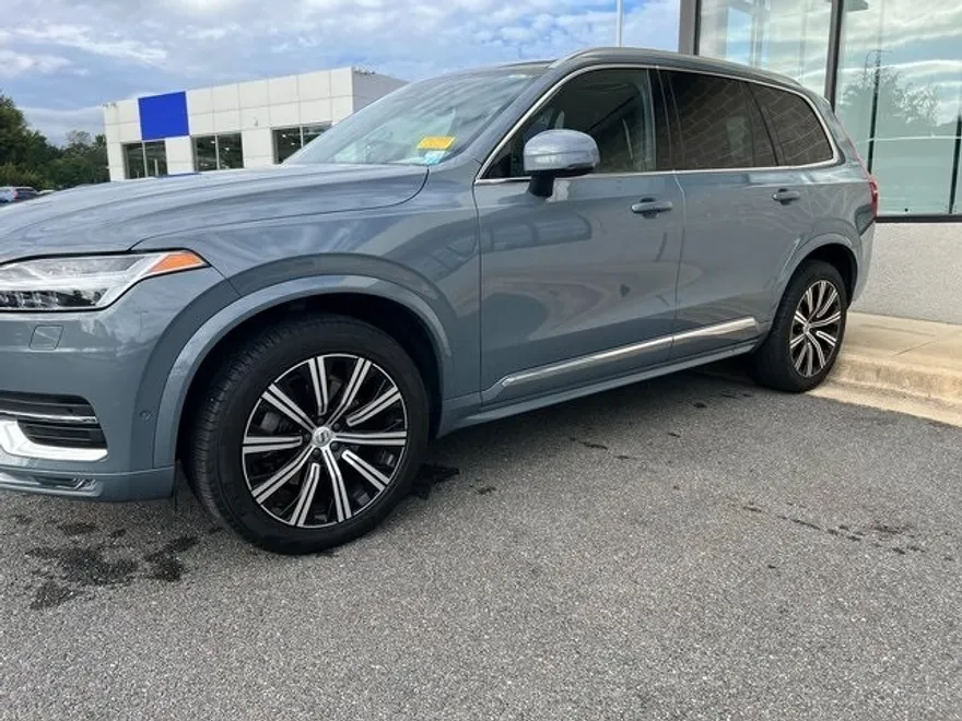 2023 Volvo XC90 AWD Plus photo 1