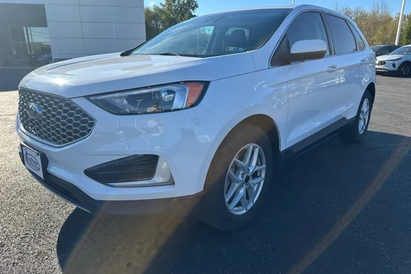 2024 Ford Edge SEL photo 1