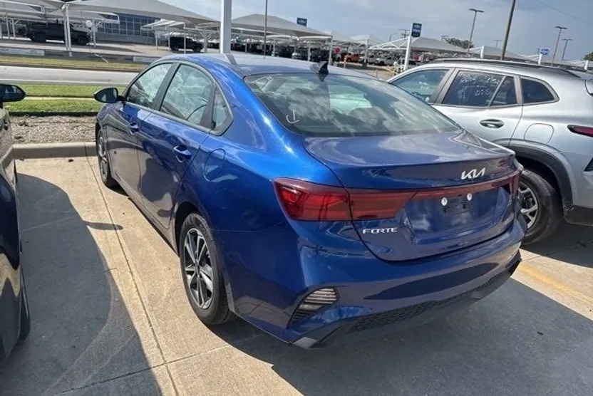2024 Kia Forte LXS photo 1