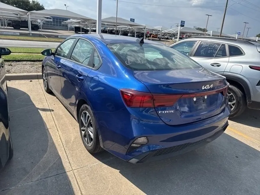 2024 Kia Forte LXS photo 1